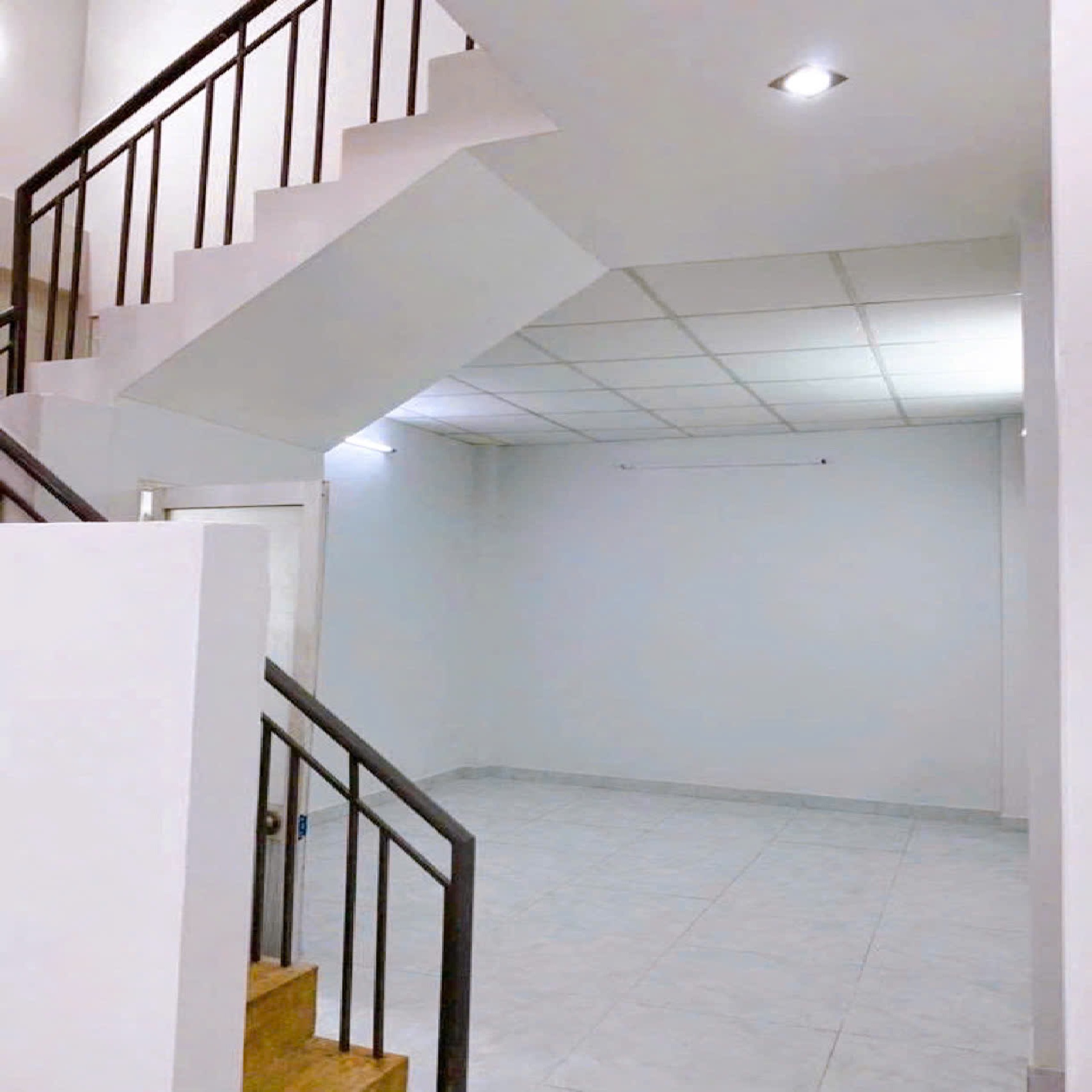 Bán nhà hẻm xe hơi Cách Mạng Tháng Tám, QUẬN 3, Thửa đất vuông vức 3.5 x 13 m, Giá 14.2 tỷ - Ảnh 2